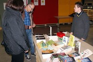 Lesung: 'Heute leben wir' von Emmanuelle Pirotte: Büchertisch der Buchhandlung MankelMuth, Foto: Jens Gesper