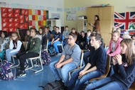 Schullesung: 'Virus' von Mirjam Mous: Realschüler der Jahrgangsstufe 7 lauschen gebannt den Worten von Mirjam Mous; Foto: Rikarde Riedesel