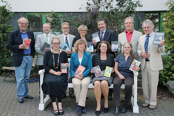 Endlich gestartet: Allen Grund stolz zu sein haben die Förderer, Organisatoren und Mitwirkenden des Berleburger Literaturpflasters in diesem Jahr. 31 abwechslungsreiche Programmpunkte sind zusammengekommen. (WP-Foto: Dagmar Hornung)