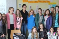 Schullesung: 'Virus' von Mirjam Mous: Realschüler der Jahrgangsstufe 7 mit Mirjam Mous; Foto: Rikarde Riedesel