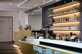 Bierverkostung Tschechien: Das neue CAPITOL in Bad Berleburg | Theke (Foto: Das neue CAPITOL)