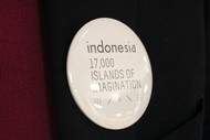 Lesung: 'Larung' von Ayu Utami, Button 'Indonesia 17,000 islands of imagination', Foto: Jens Gesper