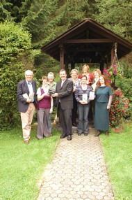 Pressekonferenz, Landhaus Wittgenstein 01.09.2010, Otto Marburger (Kulturgemeinde), Monika Grobbel (Landhaus Wittgenstein), Peter Grobbel (Landhaus Wittgenstein), Bernd Fuhrmann (Bürgermeister Stadt Bad Berleburg), Jutta Plaschke (Sparkasse Wittgenstein), Monika Kuhli (Buchhandlung MankelMuth), Bettina Born (Touristikverein), Marlen Jourdan (VHS des Kreises Siegen Wittgenstein), Rikarde Riedesel (Stadt Bad Berleburg), Foto: Daniel Duhr (WP)