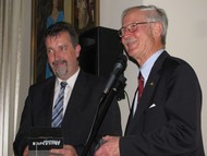 Vortrag Brasilien - ein Land mit vielen Facetten von Botschafter a.D. Dr. Uwe Kaestner, Schloss Berleburg 04.11.2013, Bürgermeister Bernd Fuhrmann und Botschafter Uwe Kaestner, Foto: Patrick Kohlberger (SZ)