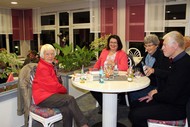 Lesung: 'Alle Farben Rot' von Laksmi Pamuntjak in der Cafeteria HELIOS Rehazentrum Bad Berleburg 'Odebornklinik'", Publikum in der 'Odebornklinik', Foto: Jens Gesper