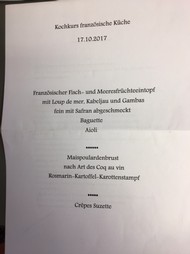 Kochkurs Frankreich (VHS) von Hans-Christian Radenbach, Küchenmeister und Fachlehrer am Berufskolleg: Die Speisekarte, Foto: Bettina Born