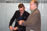 Ausstellung 'Phantasie und Geschichte - Illustratoren aus Flandern und den Niederlanden' von Charlotte Dematons, Ann de Bode und Peter Goes: Christoph Haupt überreicht den Literaturpflasterstein an Bart Moeyaert, künstlerischer Intendant des Gastlandsauftritts Frankfurt 2016; Foto: Jens Gesper