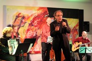 Konzert: 'Französische Chansons' mit dem Café de Paris und Gesang von Jean-Claude Séférian: Jean-Claude Séférian singt, Foto: Jens Gesper