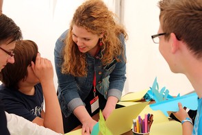 Workshop für Jugendliche von Ana Chubinidze: Papier wird lebendig: bewegliche Papierfiguren selbst gestalten