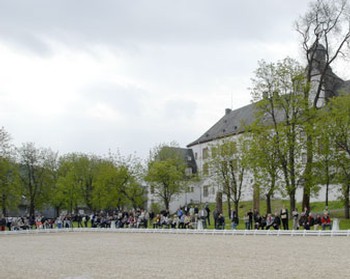 Bad Berleburg Schloss, Reitplatz  (IPZV-Foto: Charlotte Erdmann)