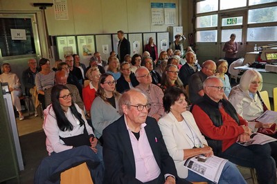 Zum Auftakt des 32. Berleburger Literaturpflasters kamen mehr als 40 Zuhörende ins Bildungszentrum Wittgenstein an der Berleburger Limburgstraße, um „Eindrücke aus 150 Jahren philippinischer Literatur“ zu gewinnen.