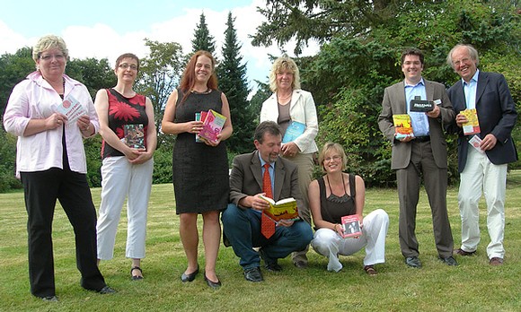 Die Veranstaltergemeinschaft stellte gestern zusammen mit Bürgermeister Fuhrmann das Programm des 16. Bad Berleburger Literaturpflasters vor (WP-Foto: Peter Lehmann)