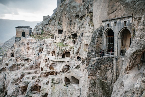 Die Höhlenstadt Wardsia in Georgien: In der Multivision zeigt Christian Biemann aus seiner persönlichen Sichtweise die Stadt, die im 12. Jahrhundert als Grenzfestung gegen Türken und Perser erbaut worden war. (Foto: Christian Biemann)