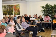 Vortrag: 'Wittgenstein und die Oranier - ein historischer Streifzug durch die Nachbarschaftsbeziehungen' von Dr. Ulf Lückel in der Cafeteria der Odebornklinik: Publikum in der Cafeteria der Odebornklinik; Foto: Jens Gesper