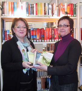 Literarische Nachlese des Literaturpflasters: Büchereileiterin Gaby Klotz und Monika Klaffki von der Buchhandlung MankelMuth.