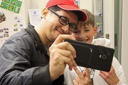 Nach den Graphic-Novels-Workshops konnte man auch ein Selfie mit Jerico Martes aufnehmen.