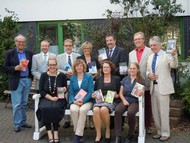 Pressekonferenz 04.09.2014, Otto Marburger (Kulturgemeinde), Karsten Wolter (Touristiverein), Dr. Ralf Grünther (Klinikleiter), Bettina Born (Kulturgemeinde), Bernd Fuhrmann (Bürgermeister Bad Berleburg), Christoph Haupt (Kulturgemeinde), Prof. Dr. Ralf Schnell (Schirmherr), Anna Kondracka (Finnland-Institut), Marlen Jourdan (VHS des Kreises Siegen-Wittgenstein), Jutta Wallert (Buchhandlung MankelMuth), Rikarde Riedesel (Stadt Bad Berleburg), Foto: Veranstalter