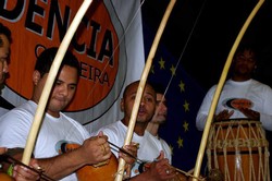 Capoeira Workshop für Jugendliche von Fernando Teixeira (Leiter des Centro Cultural Cadência Capoeira, Siegen)