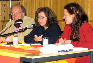 Otto Marburger (Vorsitzender des Kulturvereins Bad Berleburg), Krimi-Autorin Teresa Solana und Rikarde Riedesel (Organisatorin des Berleburger Literaturpflasters). (WR-Bild: sk)