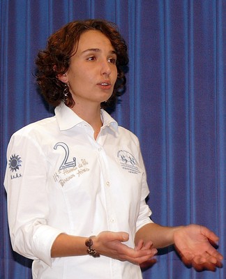 Die gebürtige Argentinierin und diplomierte Theologin Daniela Kreher gab Einsichten und Ansichten über die Kirche in der Pampa und am Rio de la Plata. (WP-Foto: Christiane Weinhold)