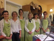 Käseverkostung im 'naturale – der Bioladen': Das Team vom naturale - zweite von links: Moderatorin des Abends Silvia Dickel; Foto: Irmtraud Treude (WP)