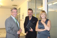 Ausstellung 'Phantasie und Geschichte - Illustratoren aus Flandern und den Niederlanden' von Charlotte Dematons, Ann de Bode und Peter Goes; Axel Theuer, Vorstand der Sparkasse Wittgenstein, Bart Moeyaert künstlerischer Intendnat des Gastlands Frankfurt 2016, Ann De Bode, Illustratorin aus Flandern; Foto: Rikarde Riedesel