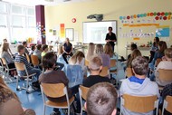 Schullesung: 'Virus' von Mirjam Mous: Realschüler der Jahrgangsstufe 7 lauschen gebannt den Worten von Mirjam Mous; Foto: Jens Gesper