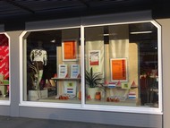 Auch die Schaufenster der Berleburger Einzelhändler haben sich auf das Literaturpflaster eingestellt - hier zu sehen Sanitätshaus Kienzle; Foto: Sanitätshaus Kienzle