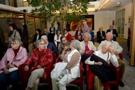 Fotoausstellung: 'Indonesien im Blick - ein Vielvölkerstaat am Rande des Pazifiks' - Ethnien - Kultur - Handwerk von Klaus-Werner Friedrich; Volles Haus in der Sparkasse Wittgenstein; Foto: Klaus Werner Friedrich