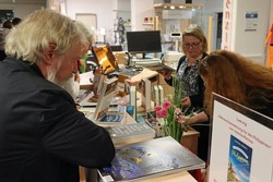 Wie immer hatte die Buchhandlung MankelMuth auch im Sanitätshaus Kienzle wieder einen Literaturpflaster-Büchertisch.