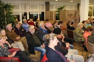 Vortrag: 'Wittgenstein und die Oranier - ein historischer Streifzug durch die Nachbarschaftsbeziehungen' von Dr. Ulf Lückel in der Cafeteria der Odebornklinik: Publikum in der Cafeteria der Odebornklinik; Foto: Jens Gesper