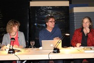 Lesung: 'Ventoux' von Bert Wagendorp; Marlen Jourdan (VHS des Kreises Siegen-Wittgenstein) liest den dt. Text, Autor Bert Wagendorp, Moderation Rikarde Riedesel; Foto: Jens Gesper