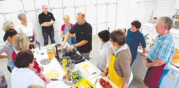 Berleburger Literaturpflaster startete süß und deftig. (SZ-Foto: Julia Göttert)