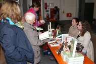Lesung: 'Ventoux' von Bert Wagendorp; Büchertisch der Buchhandlung MankelMuth; Foto: Jens Gesper