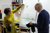 Kindergarten-Lesung: 'Ein Krokodil unterm Bett' von Ingrid und Dieter Schubert; Das Krokodil ist schon mal mit von der Partie; Foto: Jens Gesper