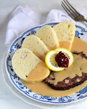 Tschechischer Kochabend 'Svíčková, Knödel und mehr (VHS)': Knedlík / Knödel (Foto: Marketa Wolzenburg)