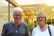 Ausstellung 'Phantasie und Geschichte - Illustratoren aus Flandern und den Niederlanden' von Charlotte Dematons, Ann de Bode und Peter Goes: Klaus Schnutz, Layouter des Literaturpflasters und Bettina Born, Organisationsteam Literaturpflaster; Foto: Rikarde Riedesel
