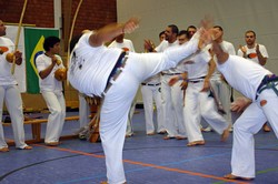Capoeira Workshop für Jugendliche von Fernando Teixeira (Leiter des Centro Cultural Cadência Capoeira, Siegen)