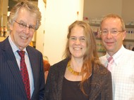 Vortrag Brasilien, Brasilien - Entdeckungen in einem literarischen Kontinent. Einführung in die brasilianische Literatur, Kur-Apotheke Wolter 25.09.2013, Prof. Dr. Ralf Schnell, Rikarde Riedesel (Stadt Bad Berleburg), Carsten Wolter (Kur-Apotheke), Foto: Gautam (WP)