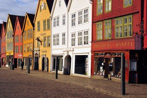 Hartmut Schneider: Hanseviertel Bryggen in Bergen