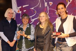 Christiane Biechele als Stimme für die deutschen Roman-Passagen, Schriftstellerin Candy Gourlay, Moderatorin Rikarde Riedesel und Jugendcafé-Chefin Katharina Benner-Lückel (von links) freuten sich über eine wunderbare Literaturpflaster-Lesung.