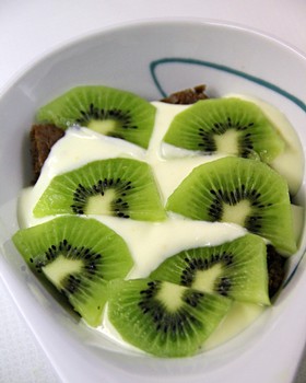 Ein Traum aus Biskuit, Sahne, Sherry und neuseeländischen Kiwis. (WP-Foto: Ute Schlapbach)