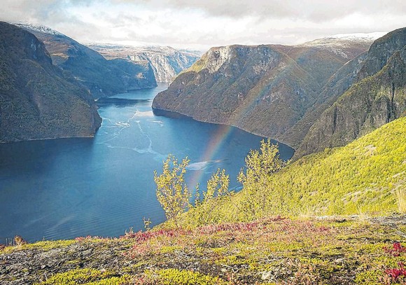 Licht aus. Norwegen an. Diese Landschaftsaufnahme war Teil der Multivision, die Klaus-Peter Kappest im Rahmen des Berleburger Literaturpflasters am Dienstagabend im Johannes-Althusius-Gymnasium zeigte. (Foto: Klaus-Peter Kappest)