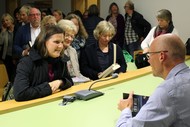 Lesung: 'Gefährliche Côte Bleue' von Cay Rademacher: Cay Rademacher signiert, Foto: Jens Gesper