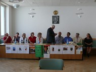 Pressekonferenz, Olaf Wunderlich (Leiter des Amtsgerichts) mit Veranstaltergemeinschaft und Schirmherr Prof. Dr. Ralf Schnell im Gerichtssaal, Amtsgericht Bad Berleburg 22.08.2012, von links nach rechts: Otto Marburger (Kulturgemeinade), Monika Brandl (Buchhandlung MankelMuth), Jutta Plaschke (Sparkasse Wittgenstein), Bettina Born (Touristikverein), Marlen Jourdan (VHS des Kreises Siegen-Wittgenstein), Hermann Kaiser (stv. Bürgermeister), Andreas Reinery (Touristikverein), Olaf Wunderlich (Leiter des Amtsgerichts), Prof. Dr. Ralf Schnell (Schirmherr), Rikarde Riedesel (Stadt Bad Berleburg), Foto: Christiane Sandkuhl (WP)