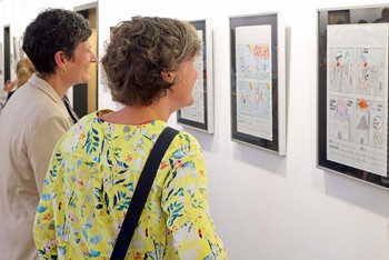 Die Besuchenden hatten auch die Chance, die besten Bildergeschichten aus den Workshops anzuschauen. (Foto: Jens Gesper)