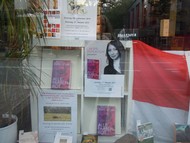 Ebenfalls im Schaufenster der Buchhandlung MankelMuth: Laksmi Pamuntjak, Foto: Rikarde Riedesel
