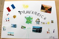 Kindergarten-Lesung: 'Der Hühnerdieb' von Béatrice Rodriguez: Kinder haben sich mit einer Collage auf das Gastland Frankreich vorbereitet, Foto: Jens Gesper